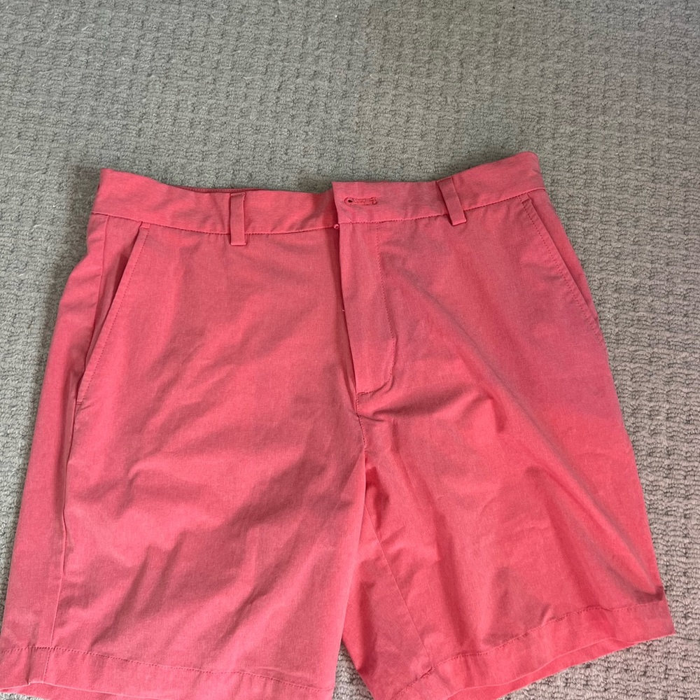 Vineyard Vines, golf shorts size 32, salmon color